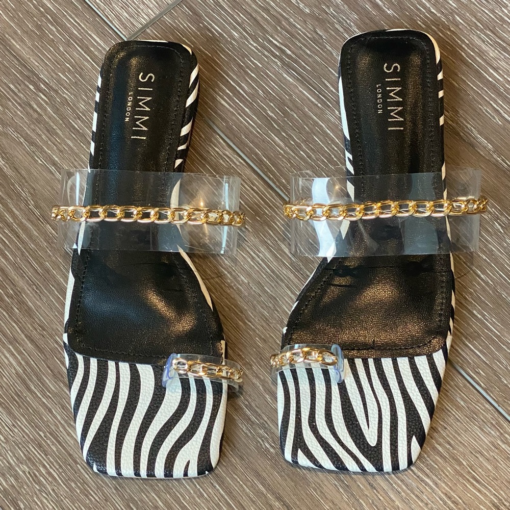 NEW! Simmi London Freya Aliana Flat Sandals Zebra Clear Strap Chain Toe Size 8